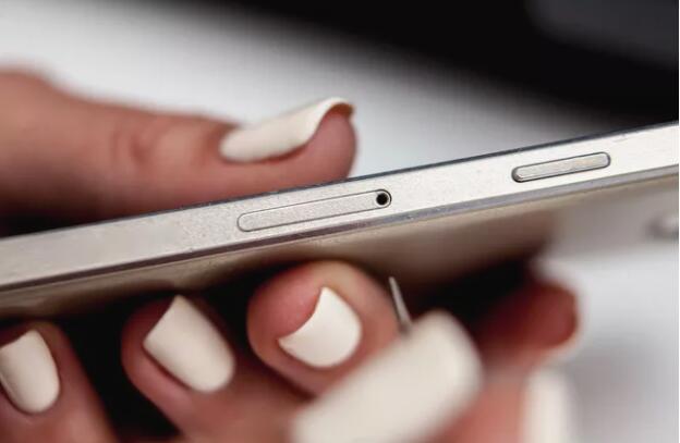 iphone手机SIM卡位置